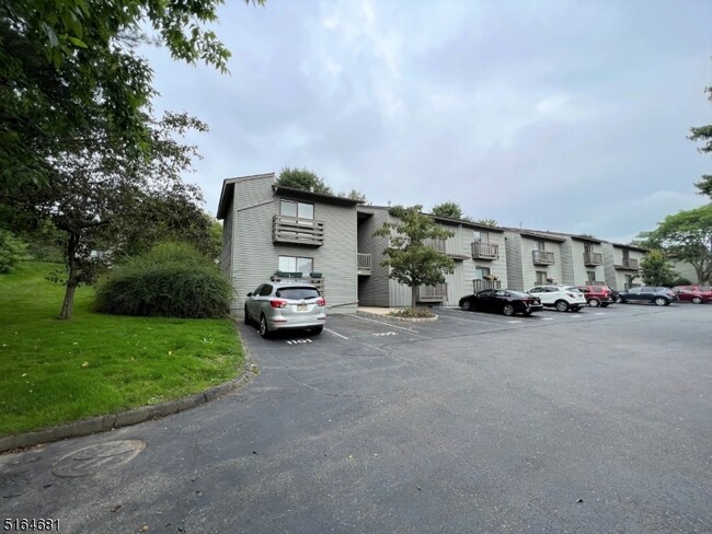 Building Photo - 1102 Spruce Hills Dr