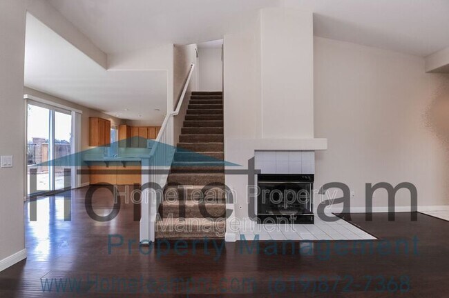 Building Photo - 2051 Mirror Lake Pl