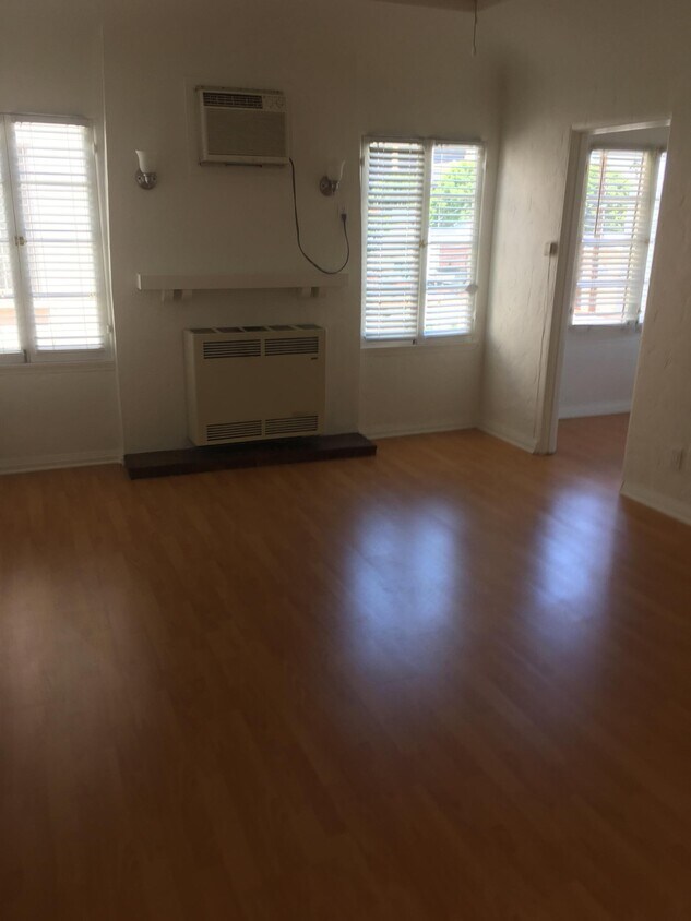 Foto del edificio - 132 N Clark Dr