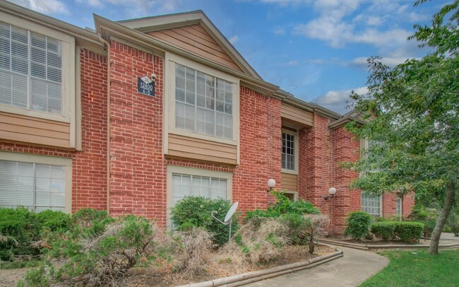 Foto del edificio - 12400 Overbrook Ln