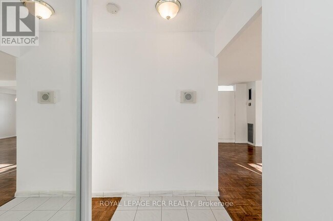 Photo du bâtiment - 5 Shady Golfway