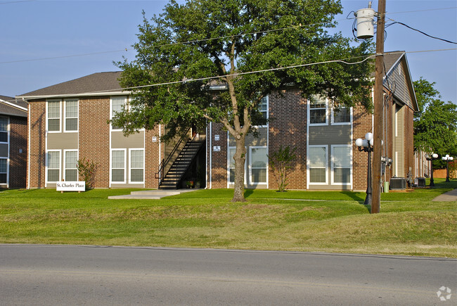 Building Photo - St Charles Place