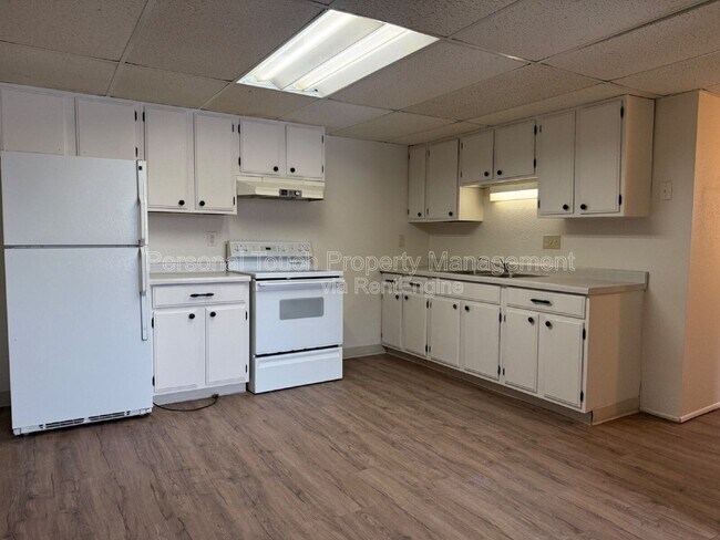 Foto del edificio - 911 Western Rd