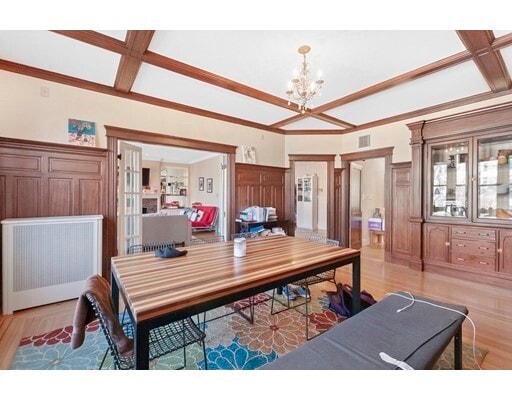 Building Photo - 1037 Beacon St