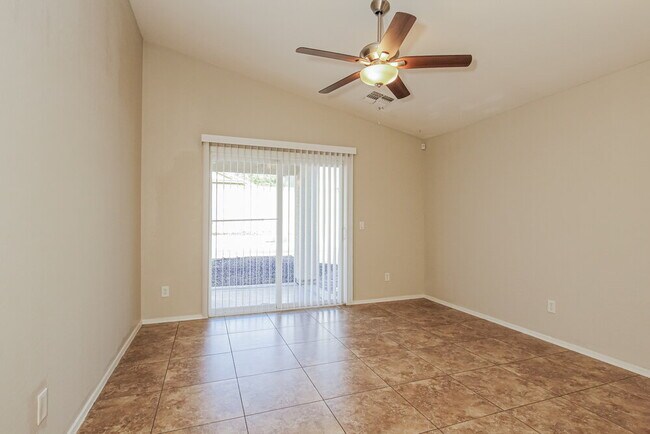 Foto del edificio - 12024 W Rosewood Dr