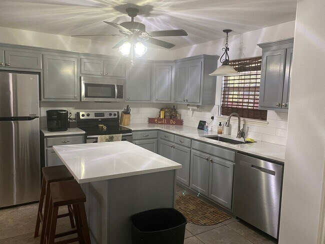 Building Photo - 3/2 Minutes from Lake Texoma