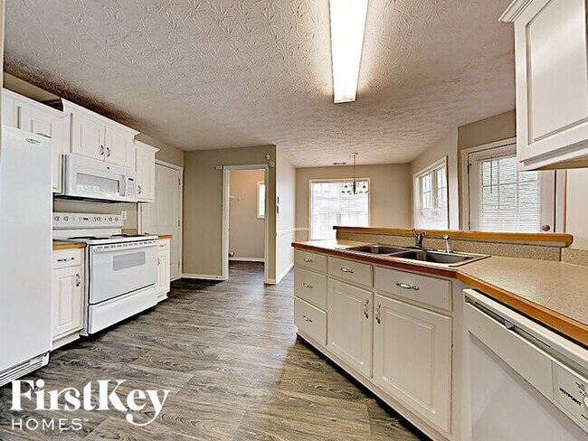 Foto del edificio - 135 Shadowbrooke Cir SW