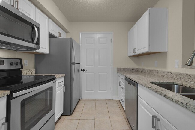 Foto del edificio - Beautifully remodeled 1B/1B Unfurnished Co...