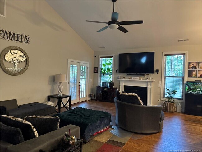 Foto del edificio - 272 Maplewood Dr