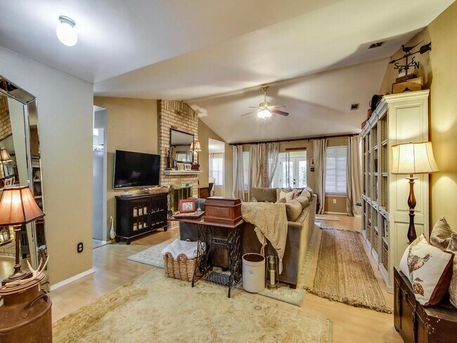 Building Photo - 9014 Texas Oaks Dr