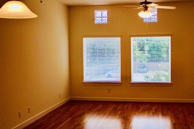 Foto del edificio - 8705 Bryam St