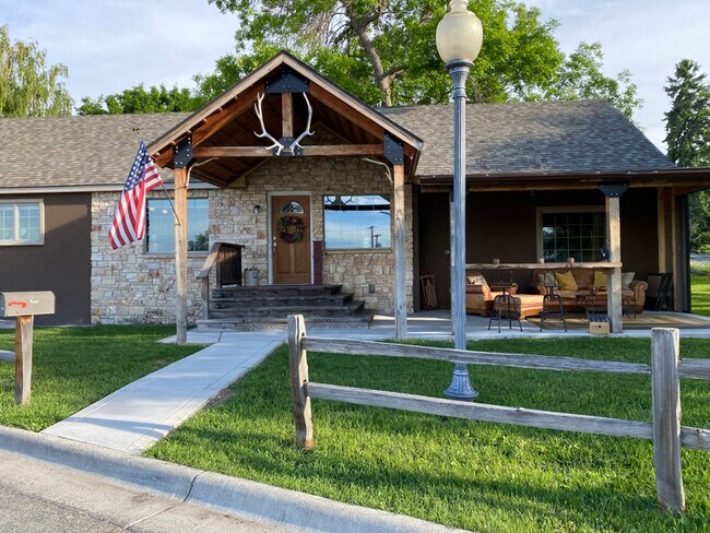 Building Photo - 541 Cannon St