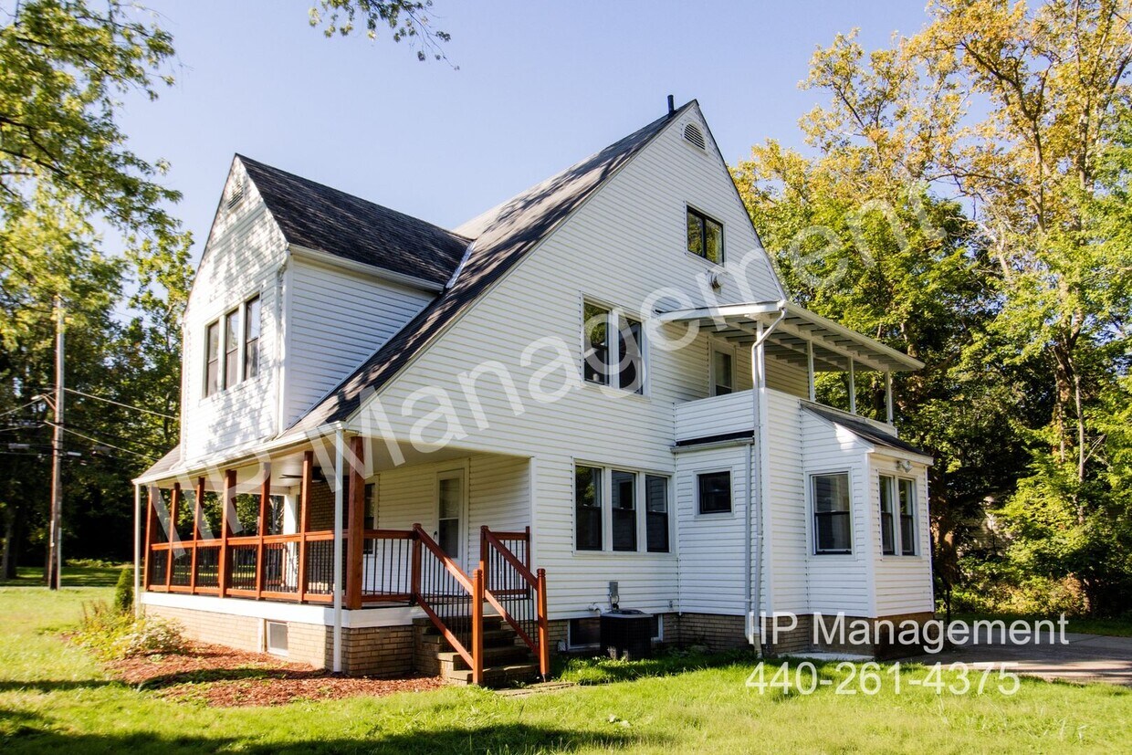 Primary Photo - 29396 Detroit Rd