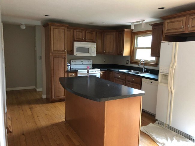 Foto del edificio - 34 Lisa Rd