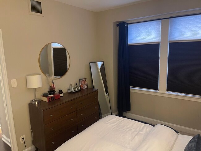 large primary with walkin closet - 2515 K St NW