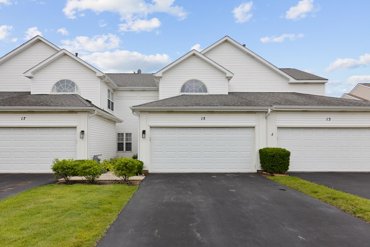 15 S Barton Trail, Batavia, IL 60510 Townhome Rentals in Batavia IL