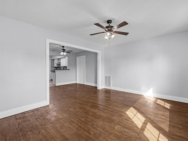 Building Photo - 4218 Crenshaw St