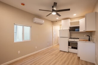 Building Photo - 946 Cherry St