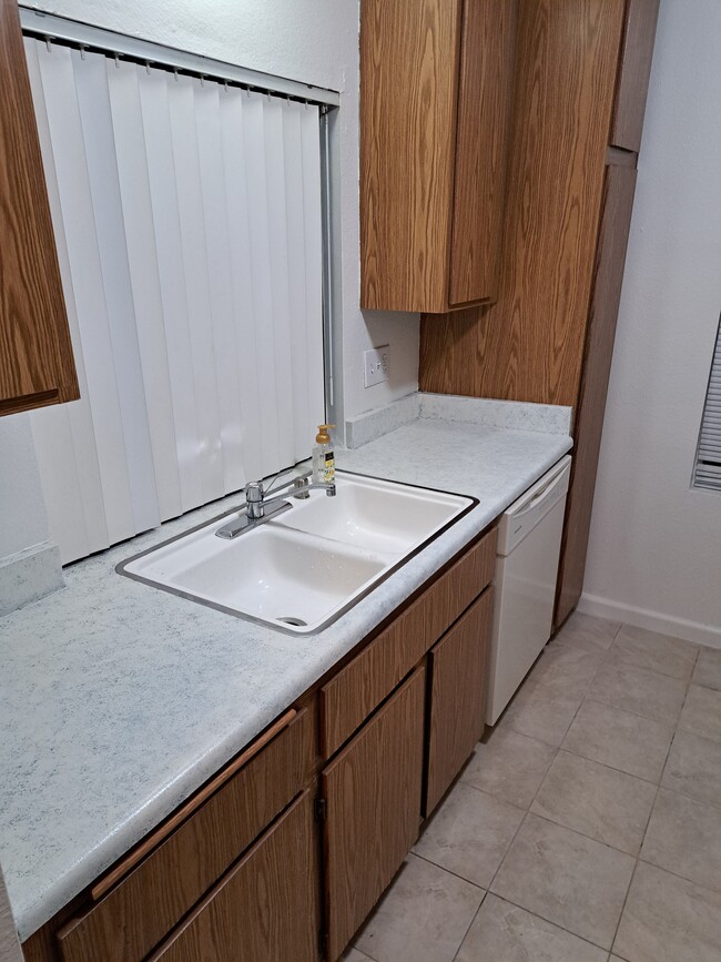 Kitchen sink - 2554 olive drive