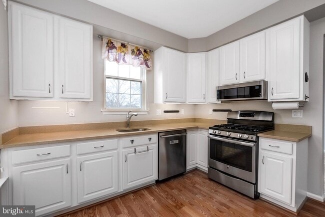 Building Photo - 43302 Marymount Terrace