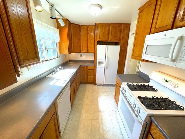 Building Photo - Beautiful 3 Bed 2 Bath Sunnyvale Home - Cl...