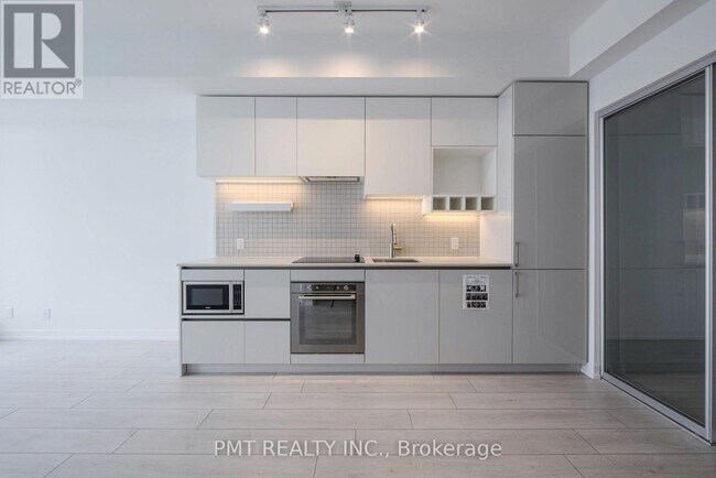 Building Photo - 898 Portage Pkwy