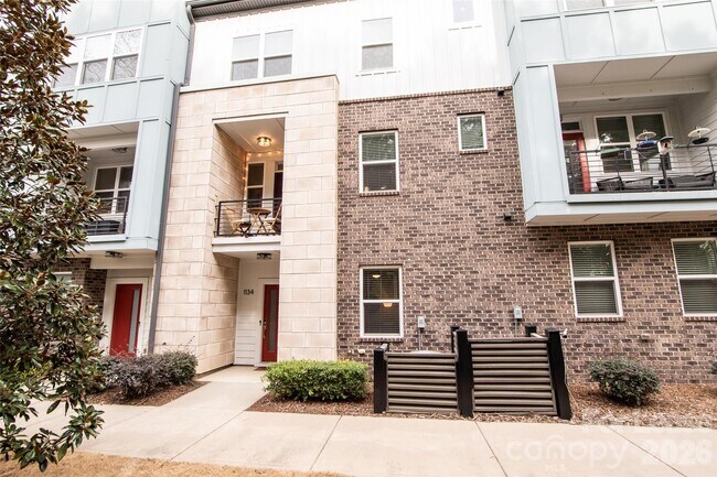Foto del edificio - 1134 E 36th St
