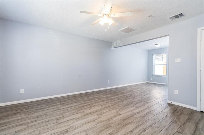 Foto del edificio - 207 N Poplar St