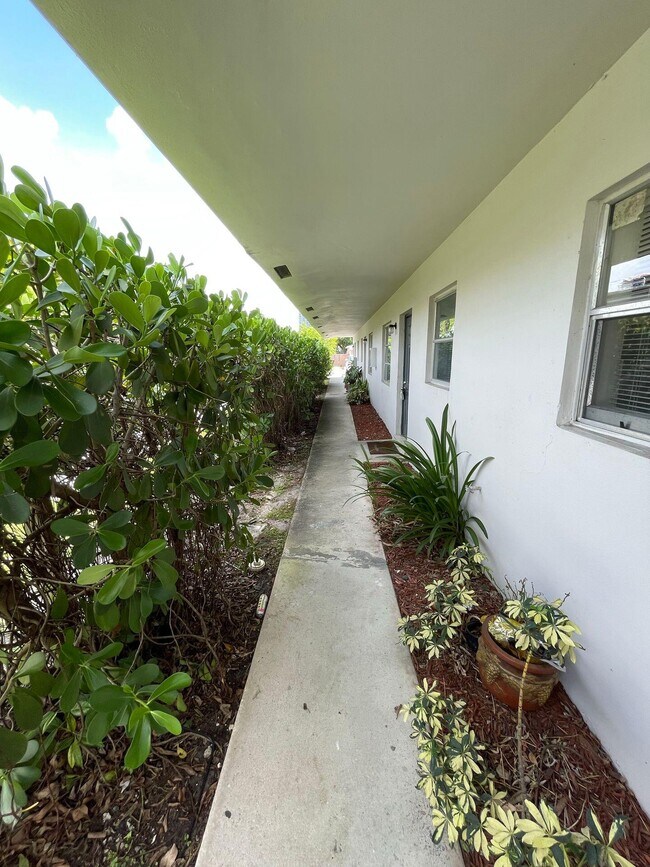 Foto del edificio - 220 SW 8th St