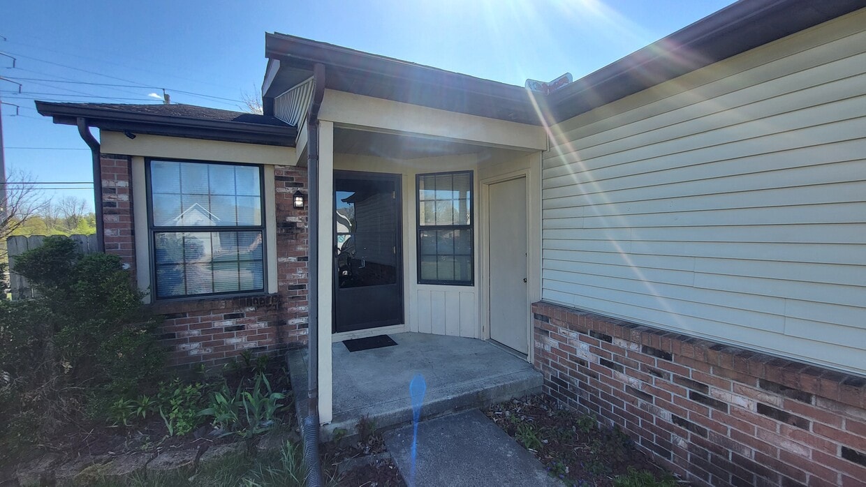 Building Photo - 2615 Four Seasons Dr