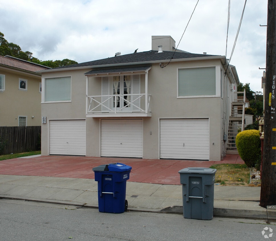 Building Photo - 37 Palm Ave