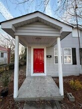 Building Photo - 627 W Kerr St