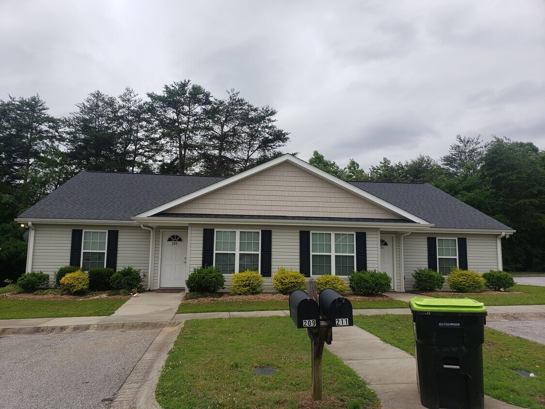 211 Mountain Gap Rd Unit 211, Taylors, SC 29687 Apartments in Taylors