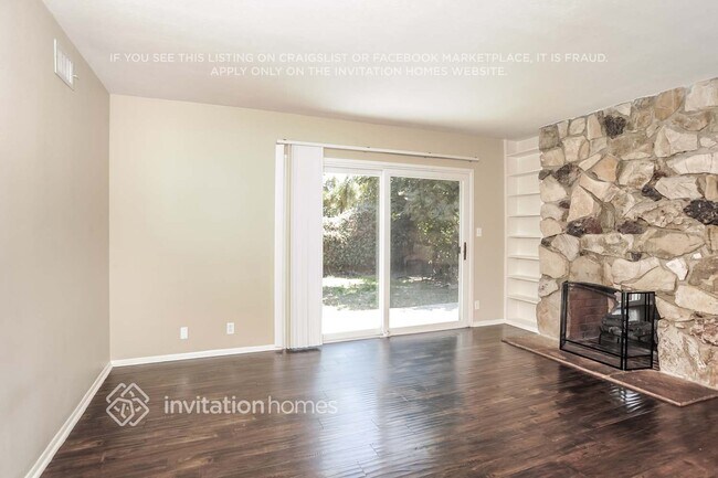 Foto del edificio - 10544 Densmore Ave