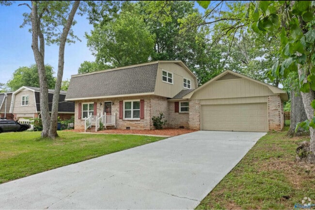 Building Photo - 2519 Excalibur Dr SE