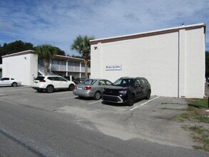 Building Photo - 2202 Perrin Dr