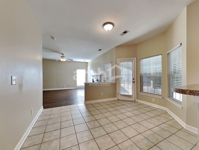 Foto del edificio - 4007 Braemar Ct