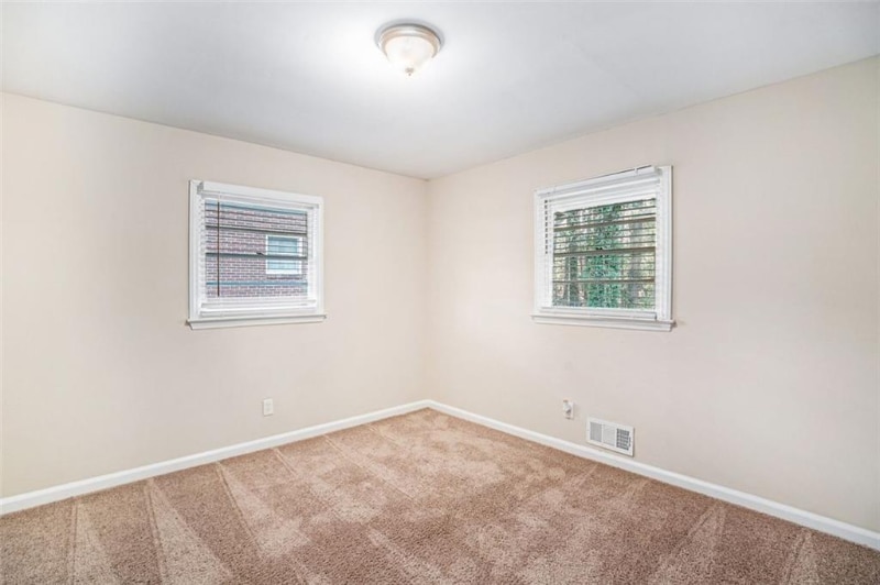 Primary Photo - 226 Collum St NW