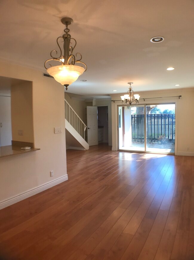 Building Photo - 235 Red Oak Dr W