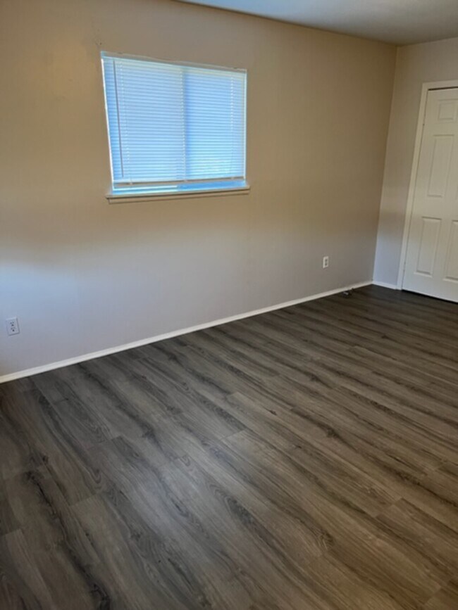 Building Photo - 2807 Rebel Dr