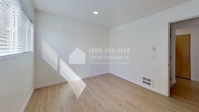 Building Photo - 3521 S Leschi Pl