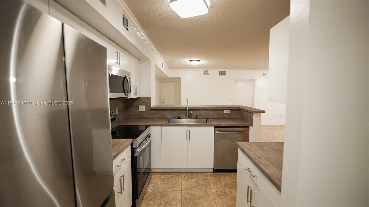 Foto principal - 2123 Renaissance Blvd
