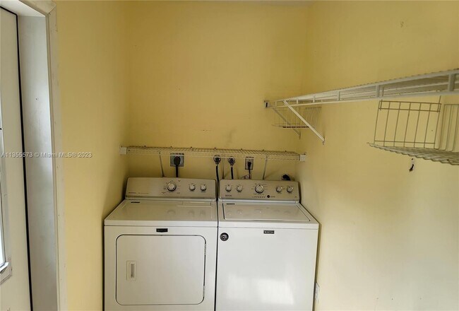 Foto del edificio - 12195 SW 80th St