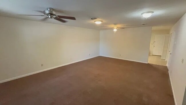 Building Photo - 241 Pheasant Run Dr
