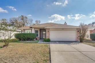 Building Photo - 1313 Oak Hollow Ln