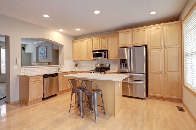 Building Photo - Beautiful 3 Bedroom Townhome for Rent in E...
