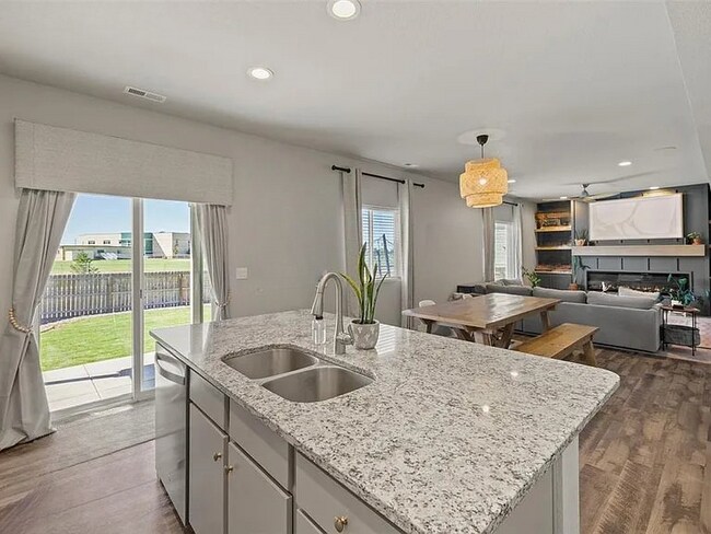 Foto del edificio - 6047 Mumford Dr.