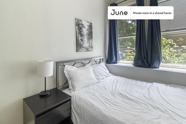 Building Photo - Room in Shared 5 bed/2 bath home