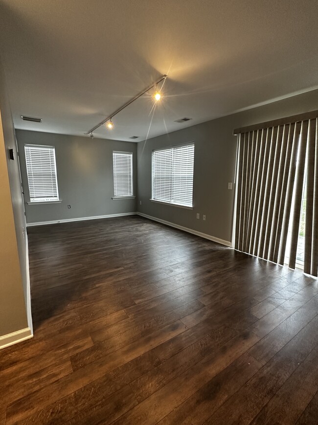 Building Photo - 56 Kramer Ct
