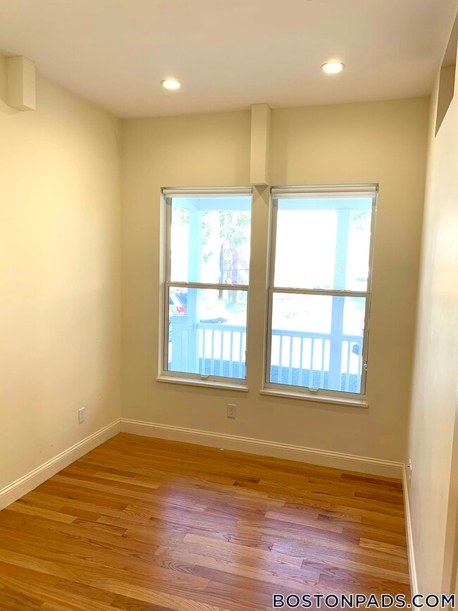 Building Photo - 379 Harvard St